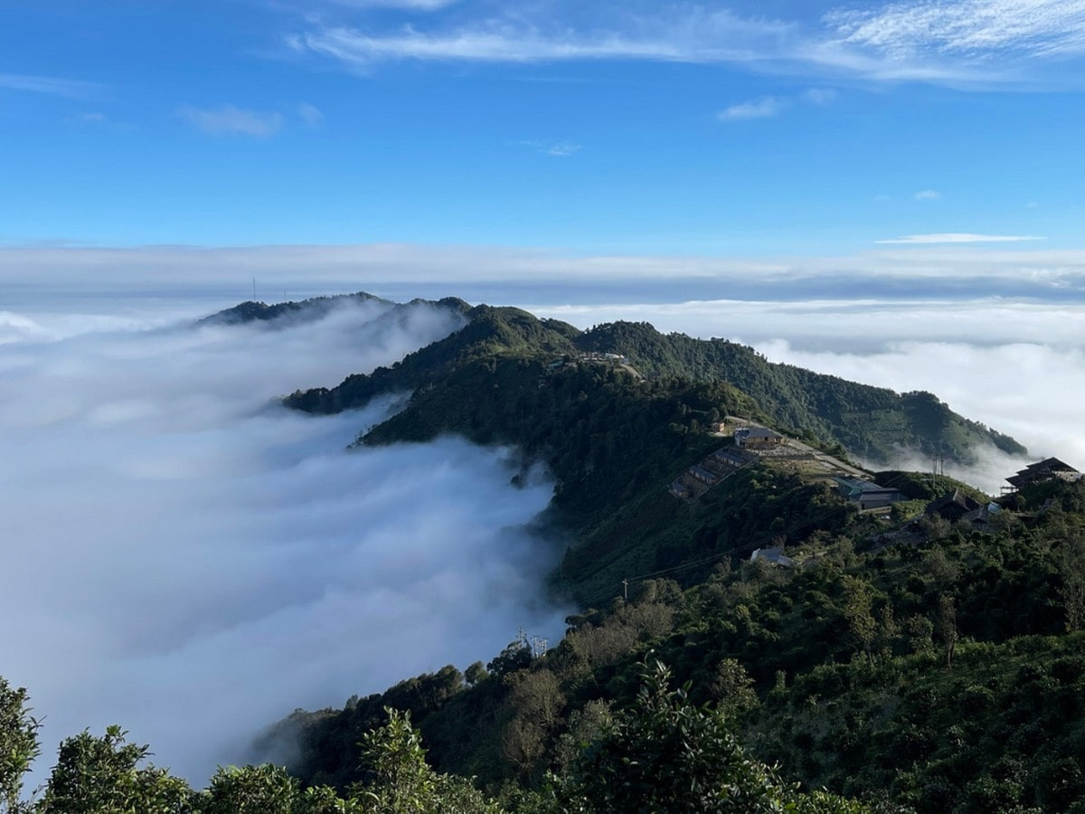 Alt text: Đỉnh Gió hùng vĩ