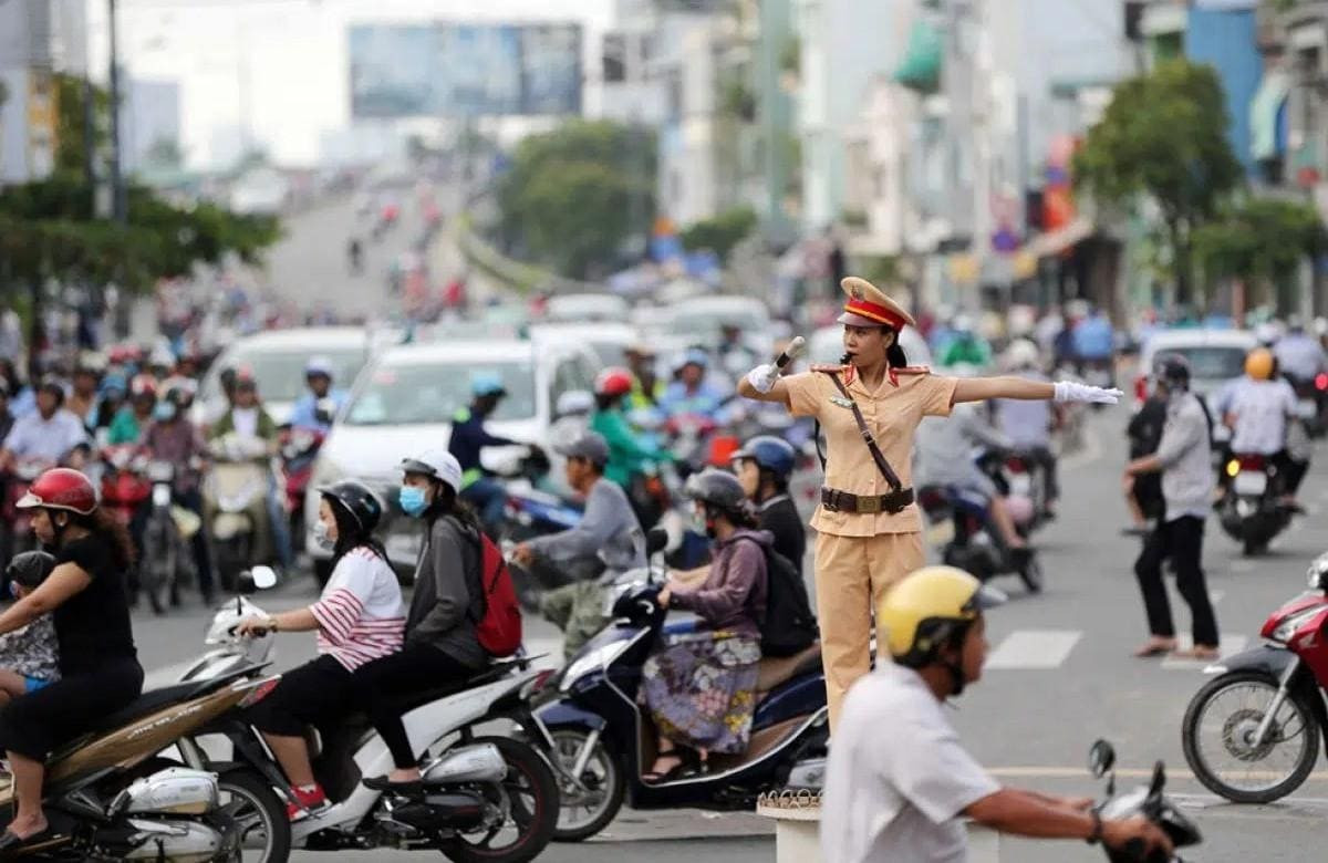 Alt text: Hình ảnh minh họa xe máy lưu thông trên đường phố.