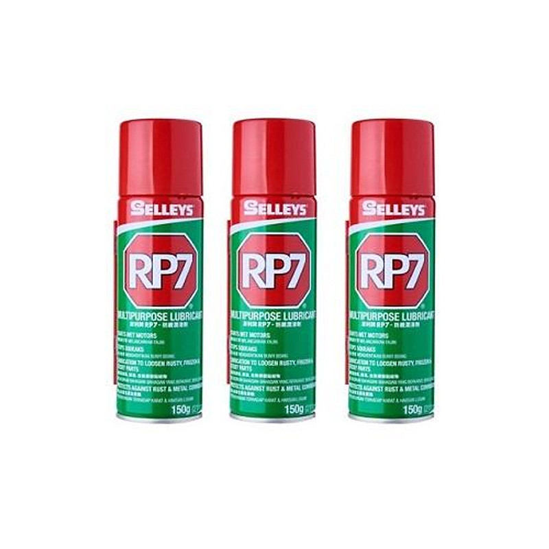Alt text: Xịt RP7 vào ổ khóa vô lăng để làm sạch và bôi trơn