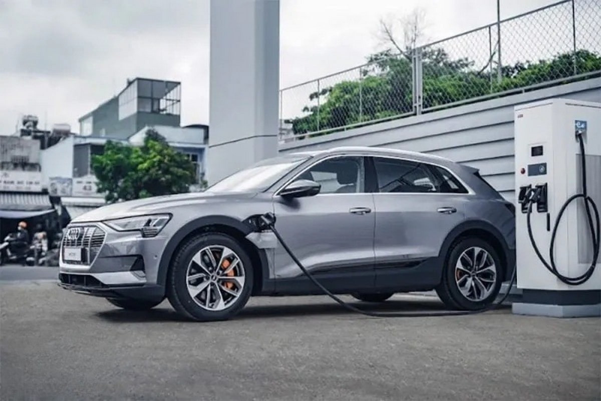 Audi E-tron SUV 2025: Vận hành mạnh mẽ trên mọi địa hình