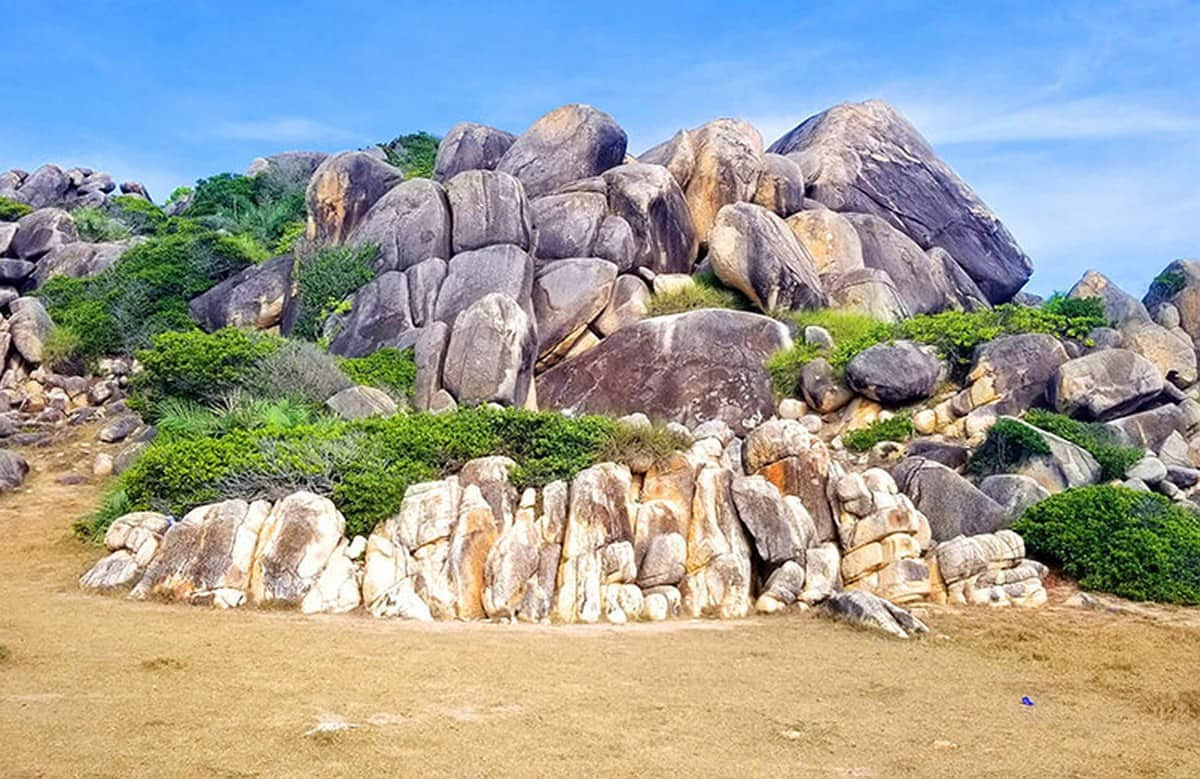 Bãi đá Thảo Nguyên
