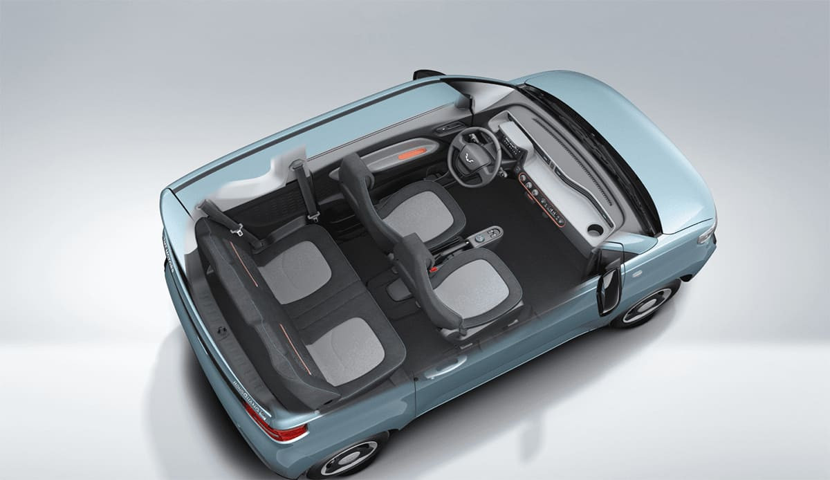 Bảng giá xe Wuling Mini EV có sự khác biệt kèm theo tiện ích giữa bản tiêu chuẩn và nâng cao