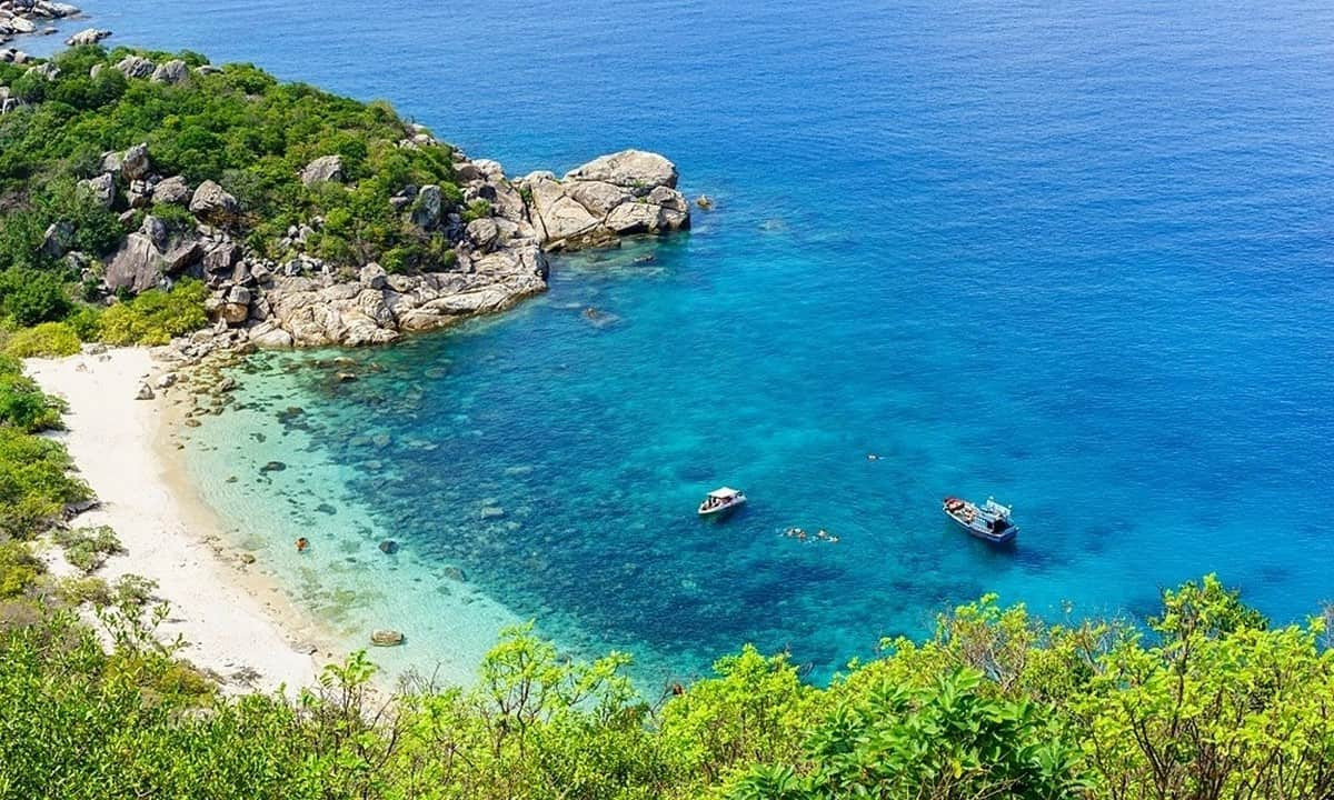 Biển Bình Ba mùa hè