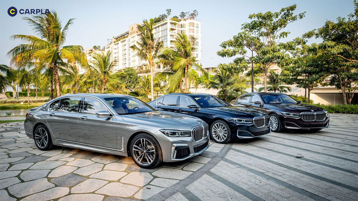 BMW 730Li trên đường phố
