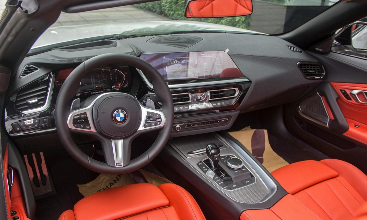 BMW Z4 Roadster với nội thất sang trọng và hiện đại