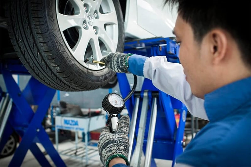Bơm lốp xe ô tô