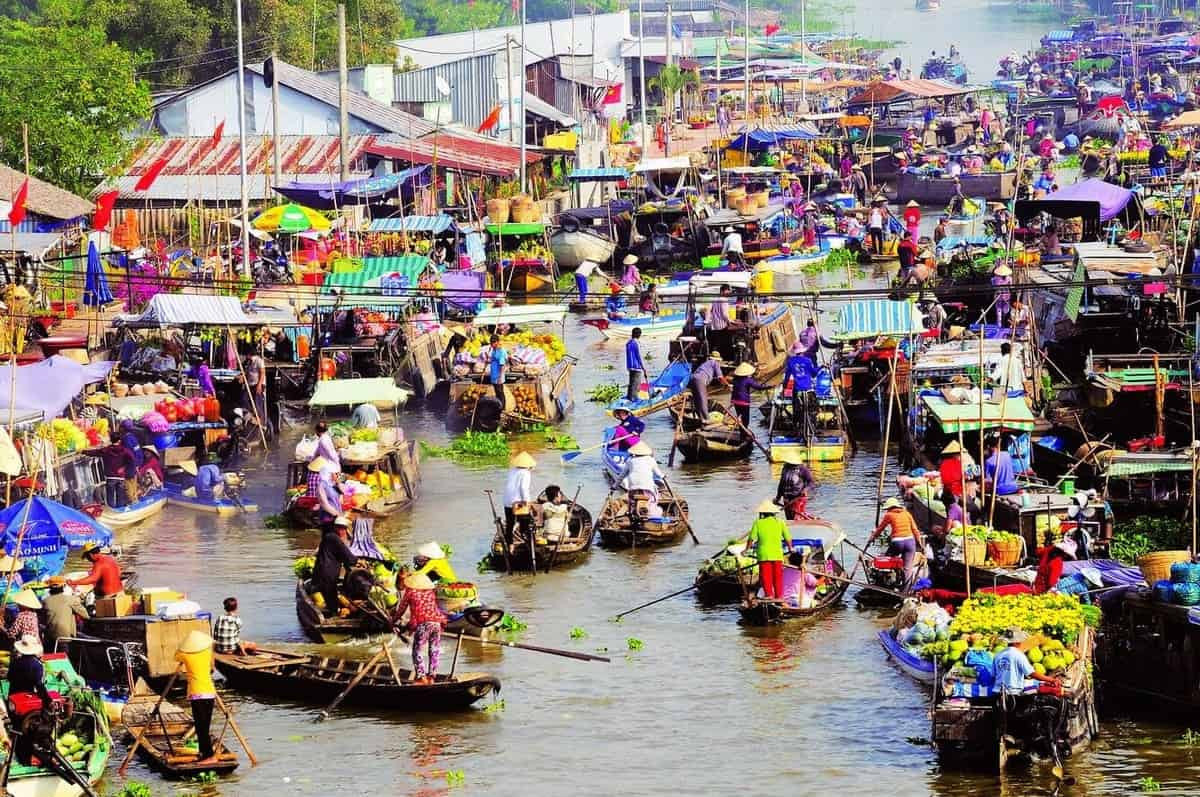 Chợ nổi Tắc Cạn