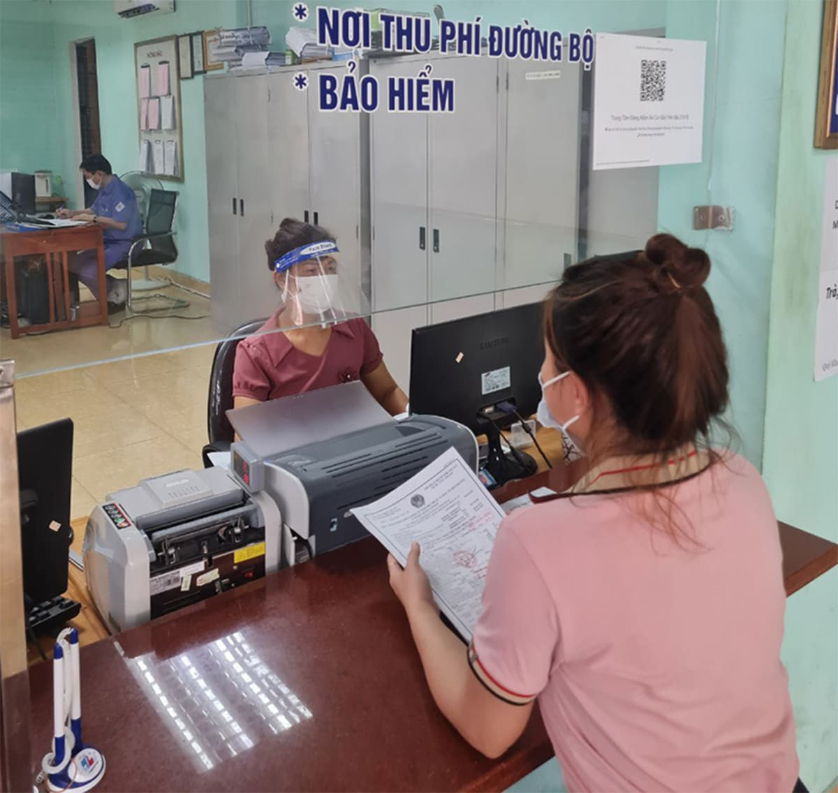 Chủ xe có thể thực hiện nộp phí đường bộ xe 5 chỗ theo tháng hay theo năm hoặc định kỳ nhiều năm một lần