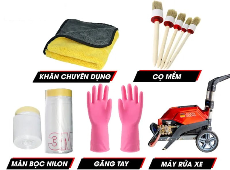 Chuẩn bị dụng cụ vệ sinh khoang máy