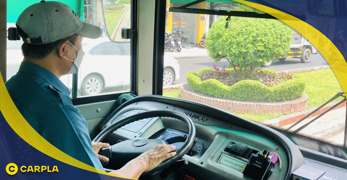 CSGT kiểm tra giấy tờ tài xế