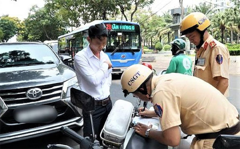 CSGT tăng mức phạt đối với người sử dụng giấy phép lái xe quá hạn