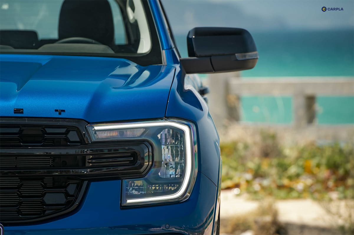Cụm đèn pha LED Matrix không chói mắt ở bản titanium+ của Ford Everest 2022