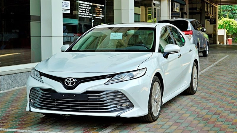 Đánh giá ngoại thất đầu xe Toyota Camry 2021
