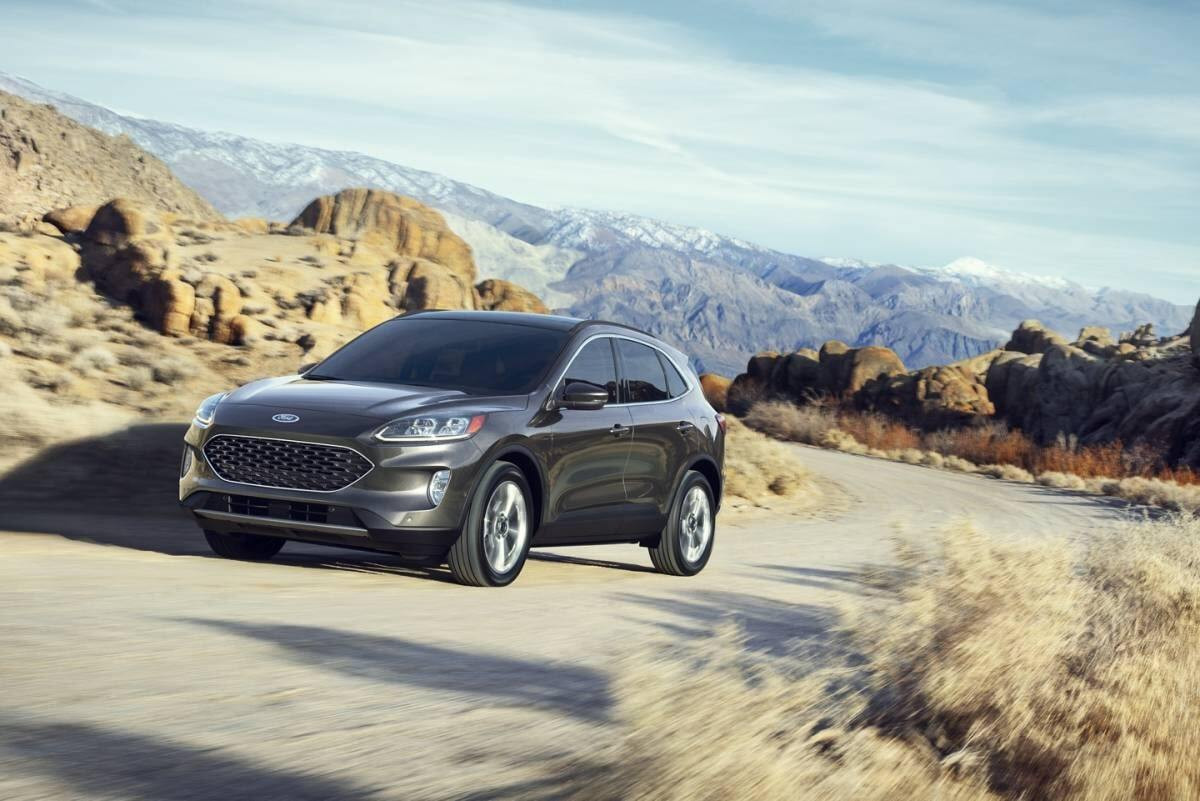 Đầu xe Ford Escape 2021 với lưới tản nhiệt hình lục giác