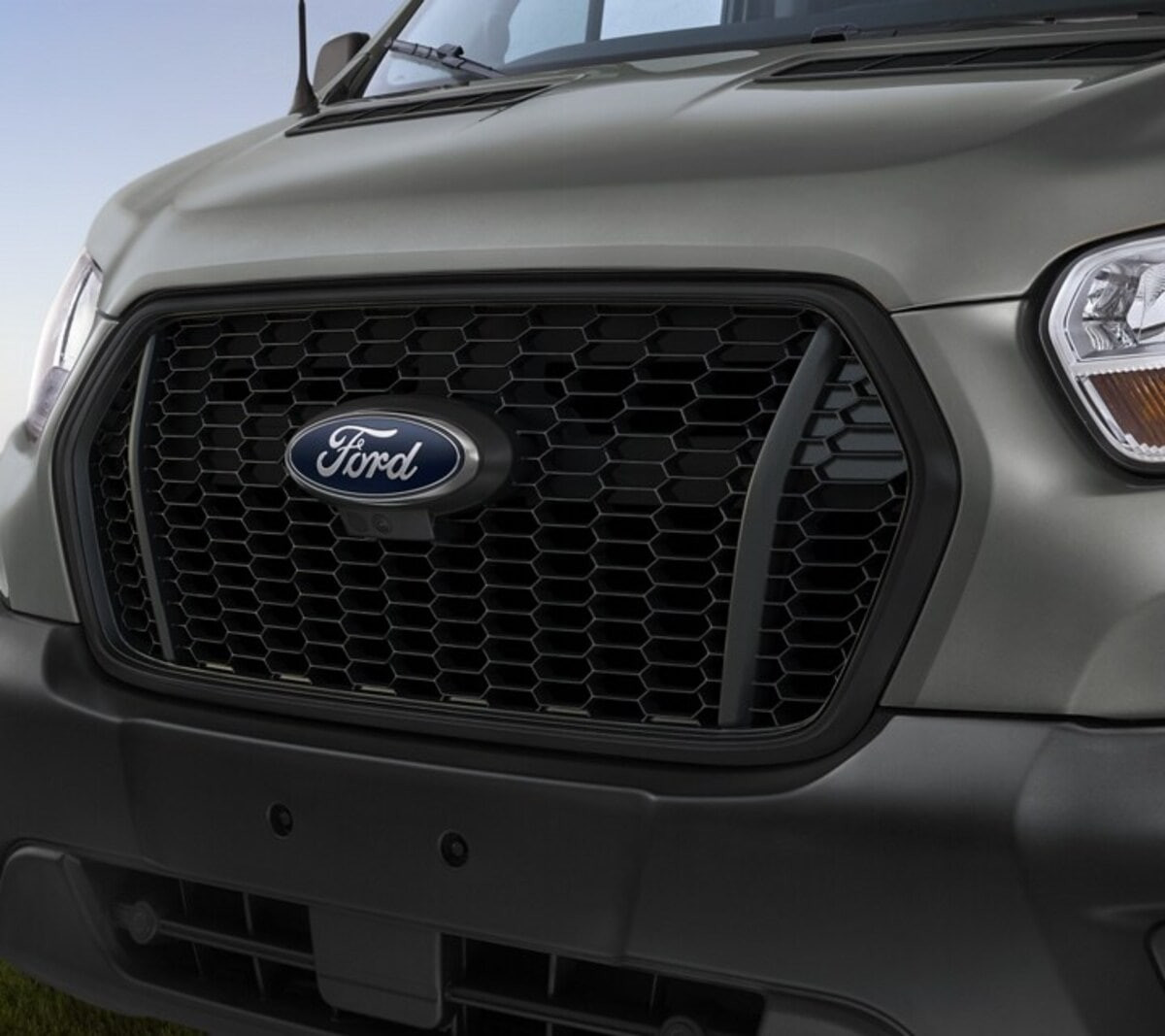 Đầu xe Ford Transit