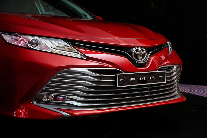 Đầu xe Toyota Camry 2019