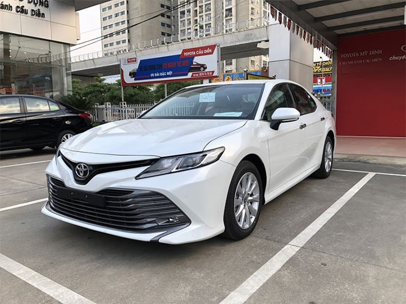 Đầu xe Toyota Camry 2020