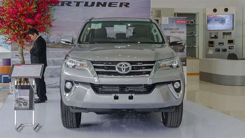 Đầu xe Toyota Fortuner 2018