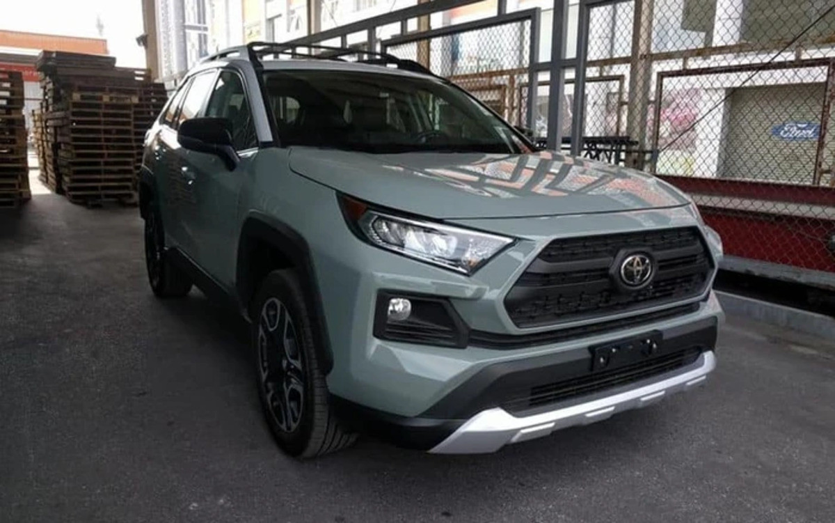 Đầu xe Toyota RAV4 2019
