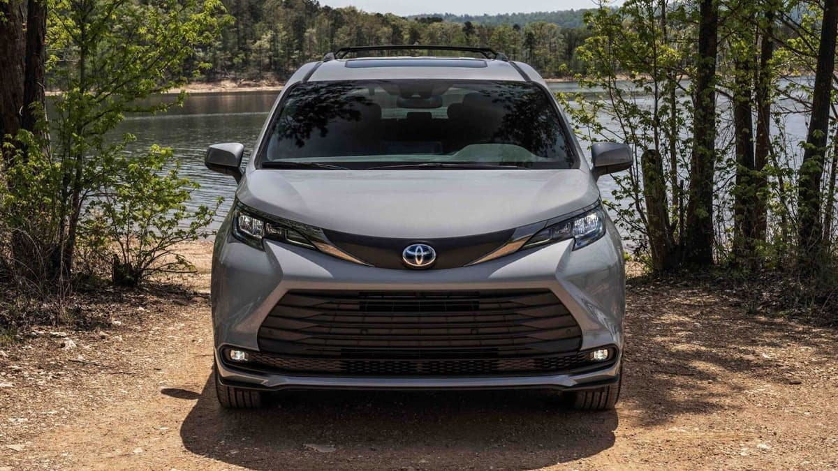 Đầu xe Toyota Sienna 2022