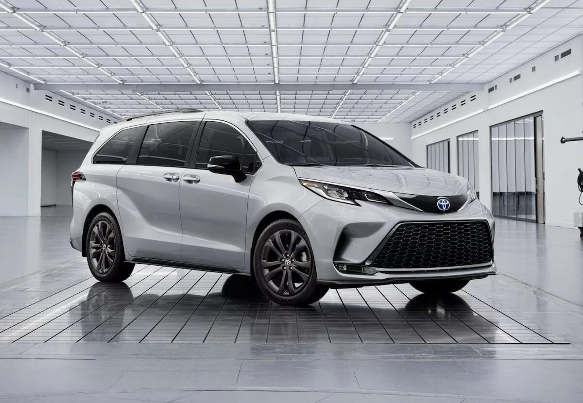 Đầu xe Toyota Sienna 2025