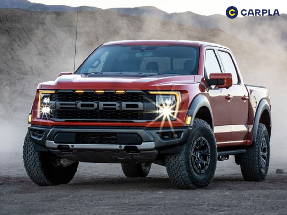Dòng chữ FORD cỡ lớn ở lưới tản nhiệt tăng độ nhận diện rõ nét
