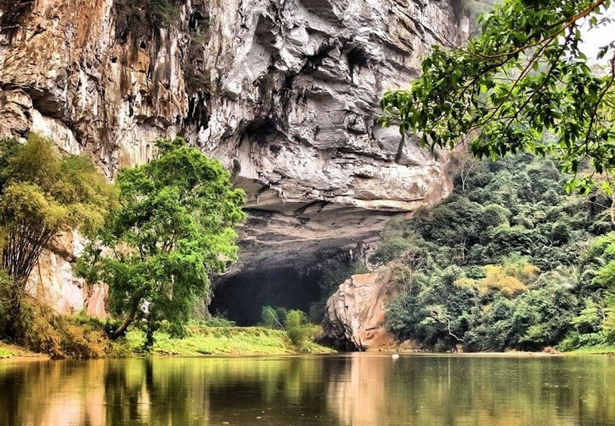 Động Puông