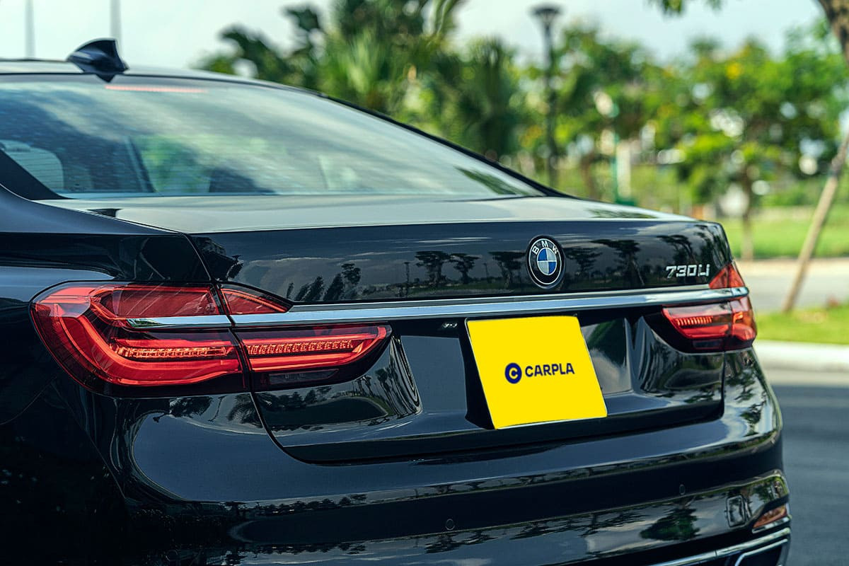 Đuôi xe BMW 730Li thiết kế hài hòa và tinh tế