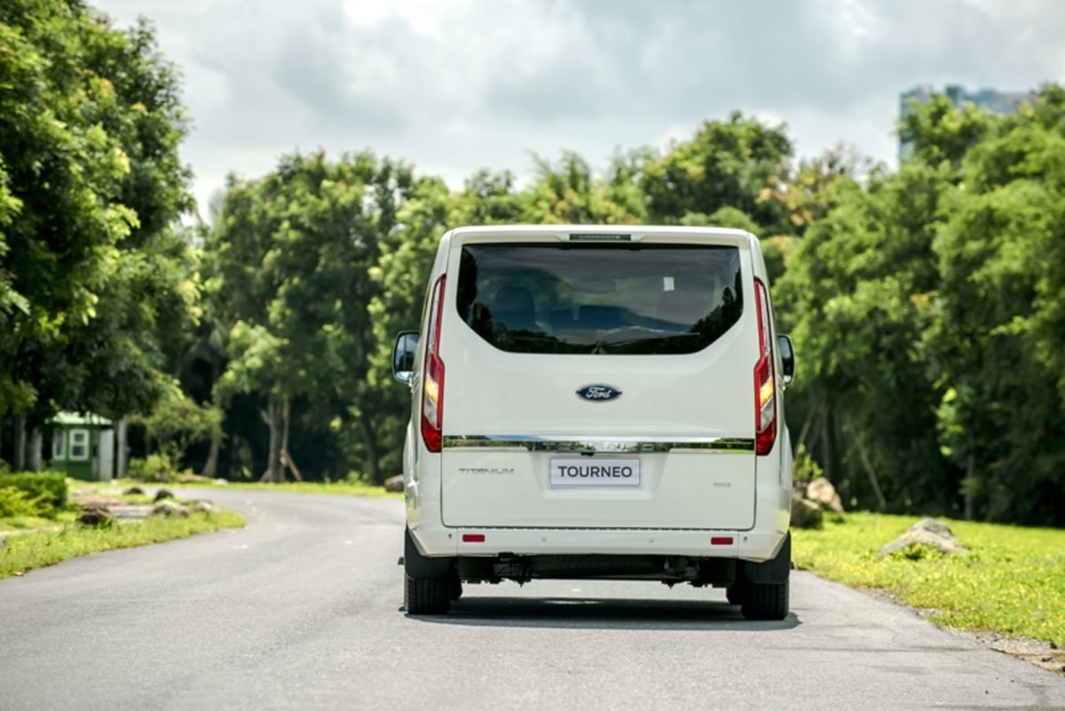 Đuôi xe Ford Tourneo