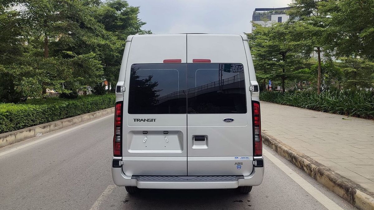 Đuôi xe Ford Transit