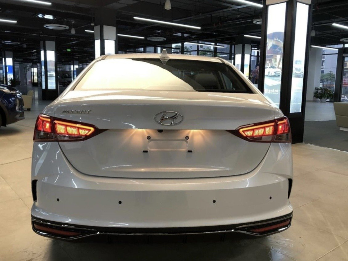 Đuôi xe Hyundai Accent 2021