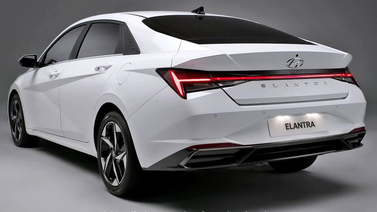 Đuôi xe Hyundai Elantra 2020 thiết kế đơn giản