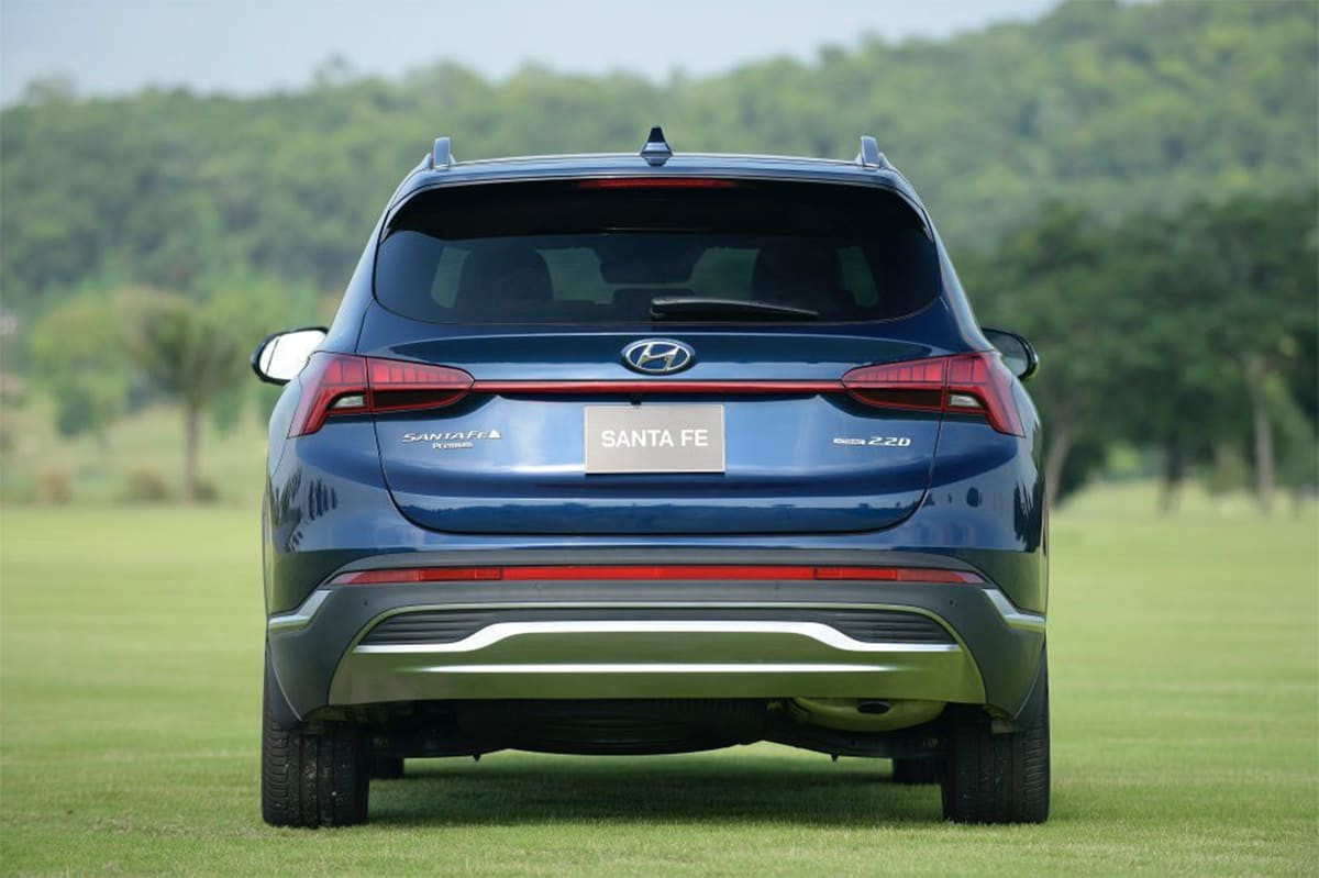 Đuôi xe Hyundai Santa Fe 2022