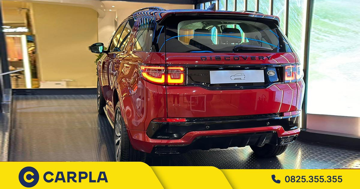 Đuôi xe Land Rover Discovery Sport cứng cáp và tinh tế