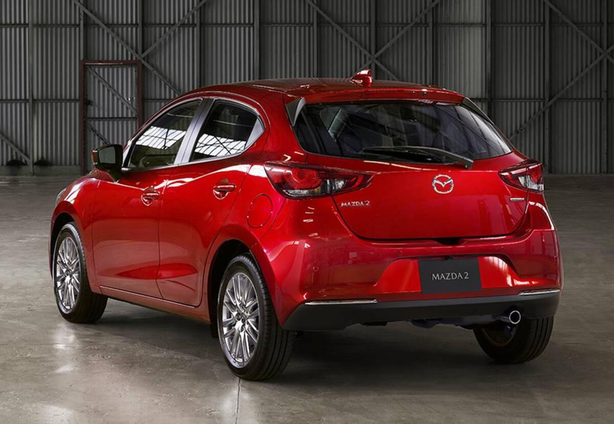 Đuôi xe Mazda 2 2020 với cụm đèn hậu LED