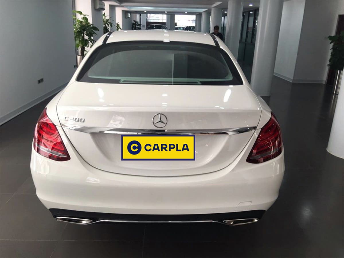 Đuôi xe Mercedes C200 2024