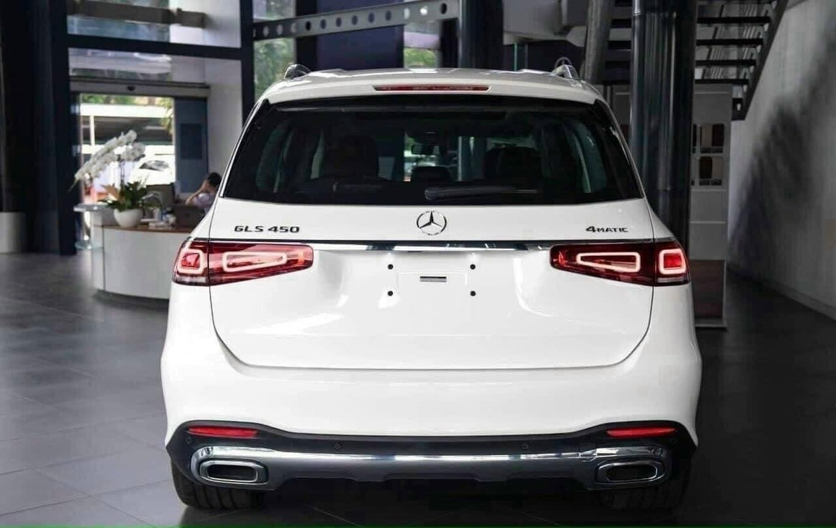 Đuôi xe Mercedes GLS 450 sang trọng