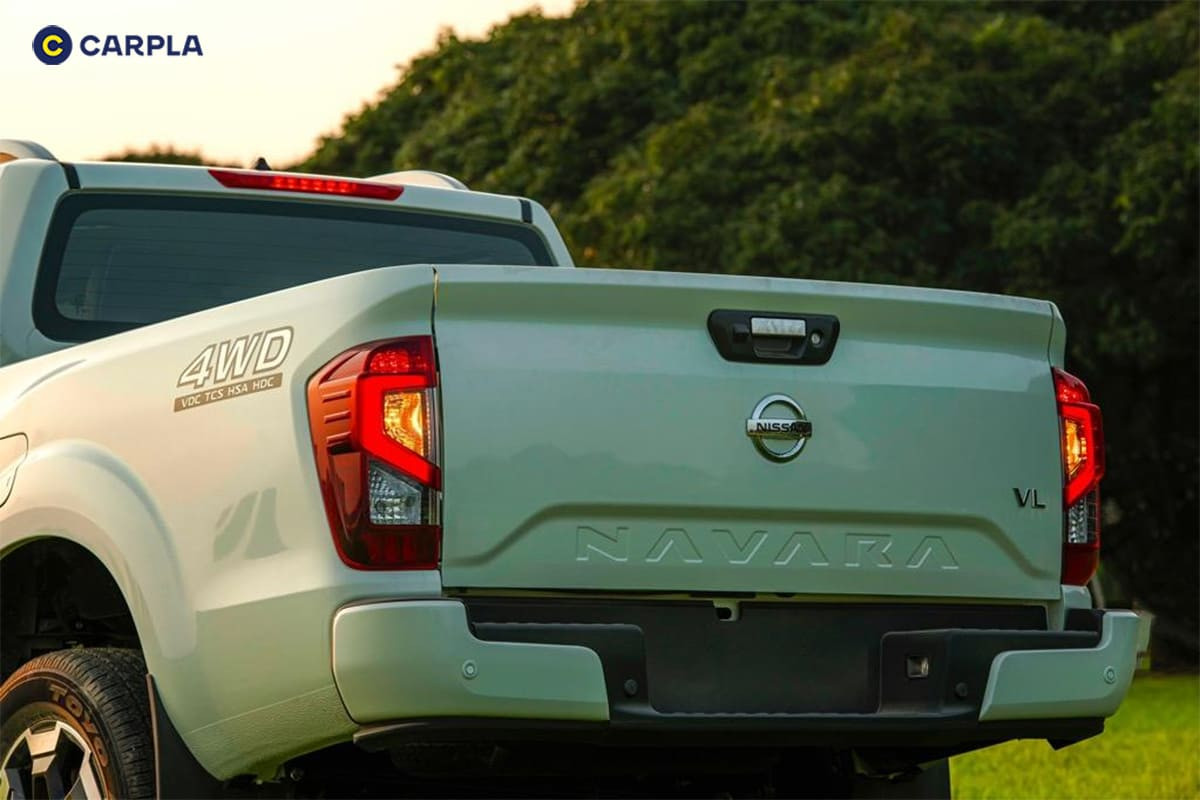 Đuôi xe Nissan Navara 2021