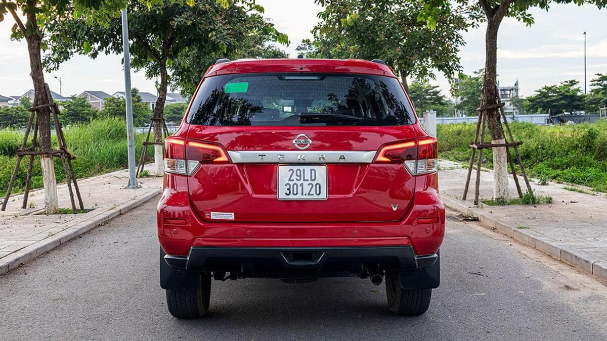 Đuôi xe Nissan Terra 2020