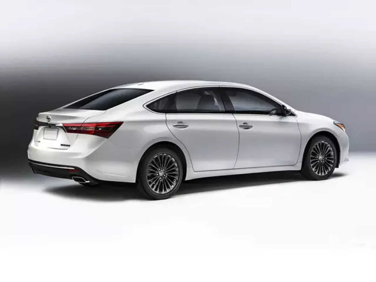 Đuôi xe Toyota Avalon 2018