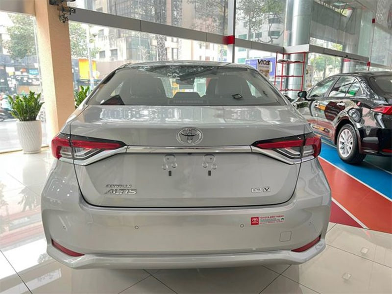 Đuôi xe Toyota Corolla Altis 2023