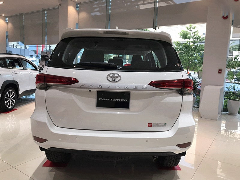 Đuôi xe Toyota Fortuner 2021