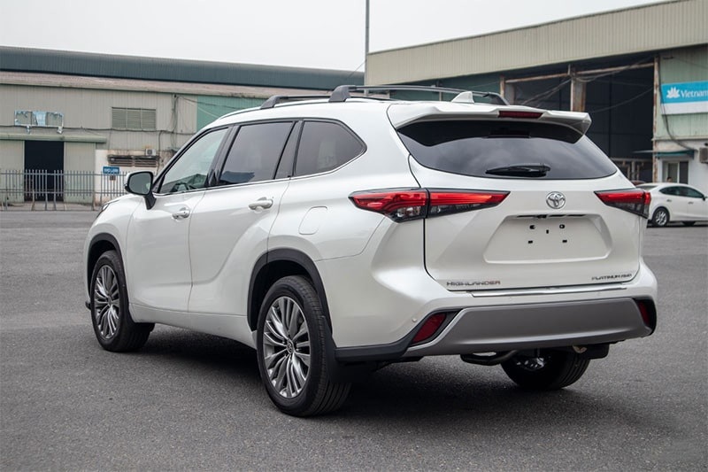 Đuôi xe Toyota Highlander 2021
