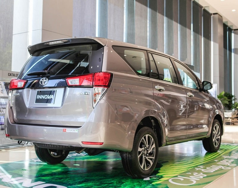 Đuôi xe Toyota Innova 2022