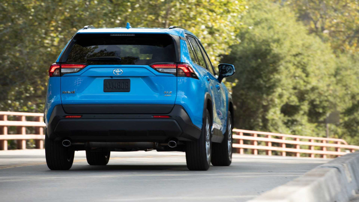 Đuôi xe Toyota RAV4 2019