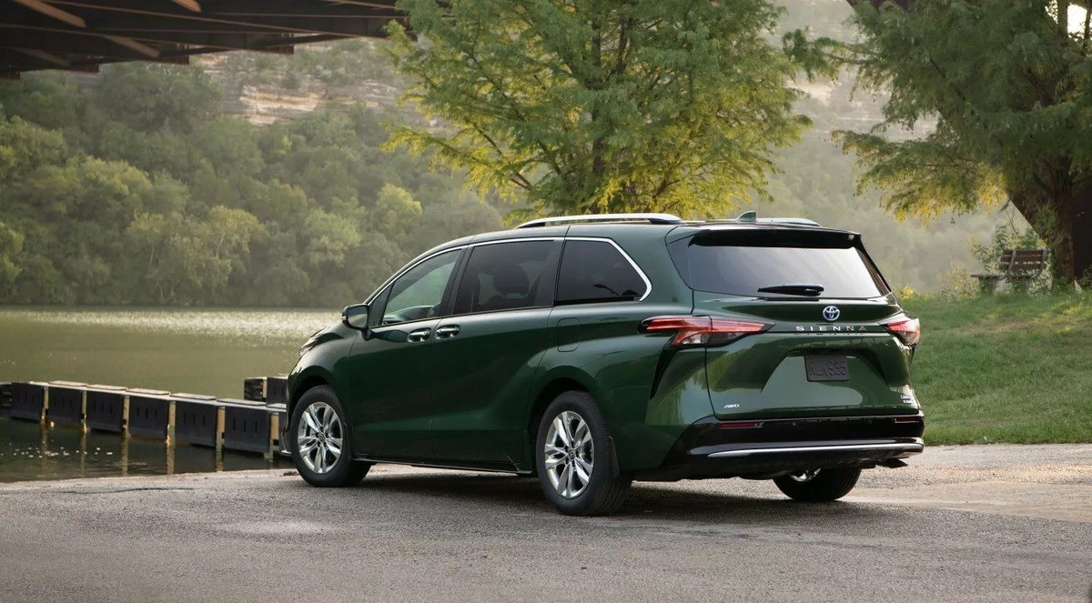 Đuôi xe Toyota Sienna 2021
