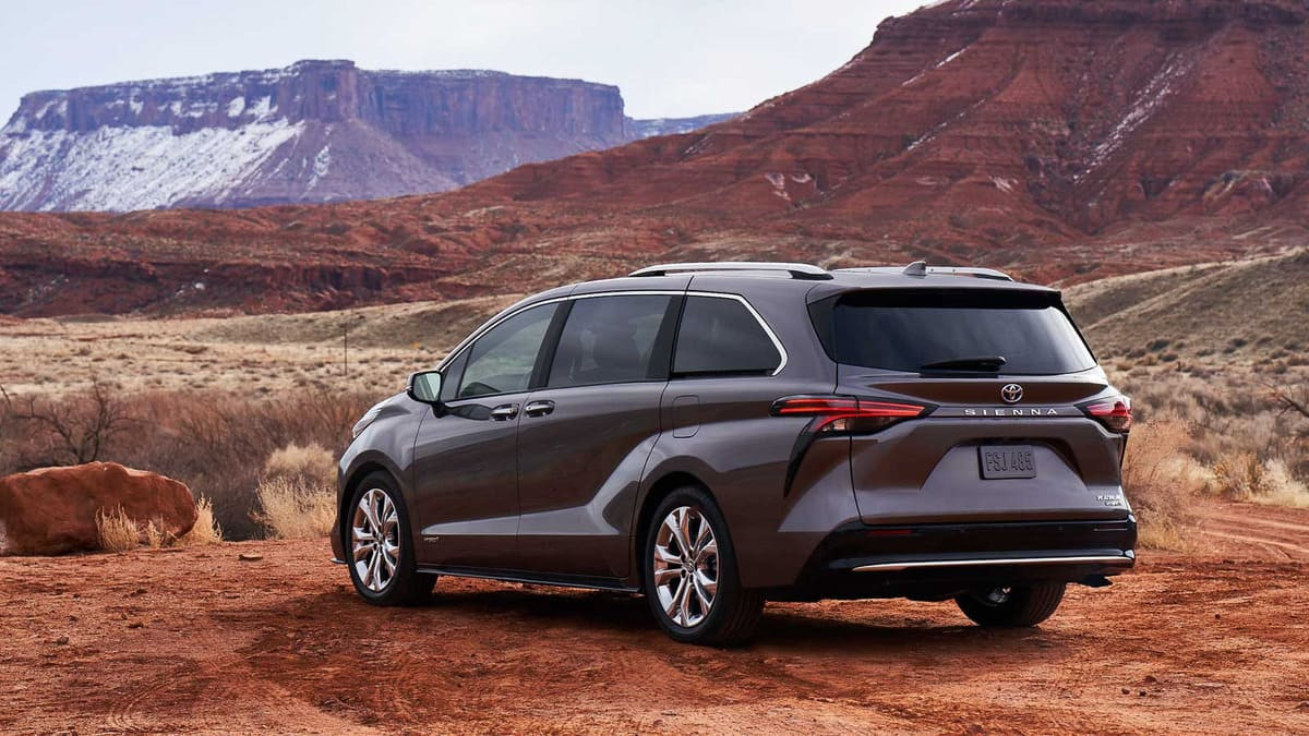 Đuôi xe Toyota Sienna 2023