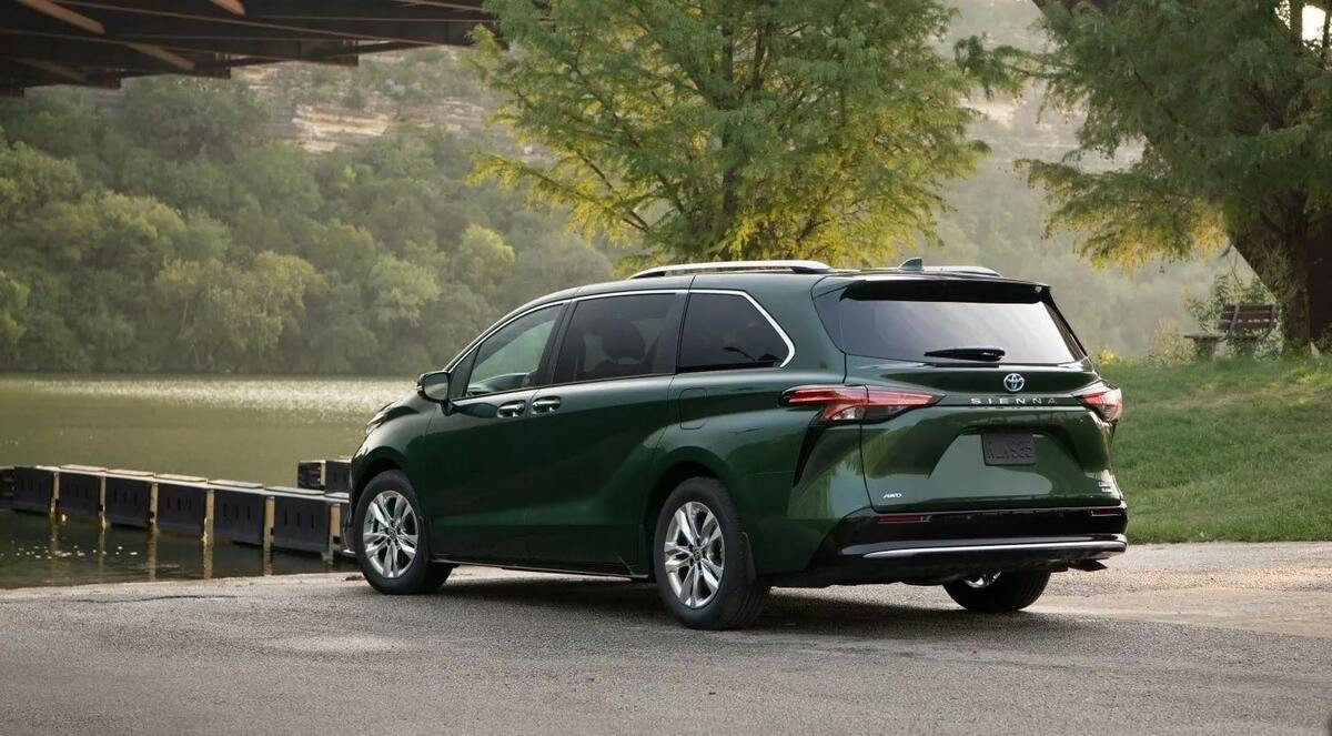Đuôi xe Toyota Sienna 2025