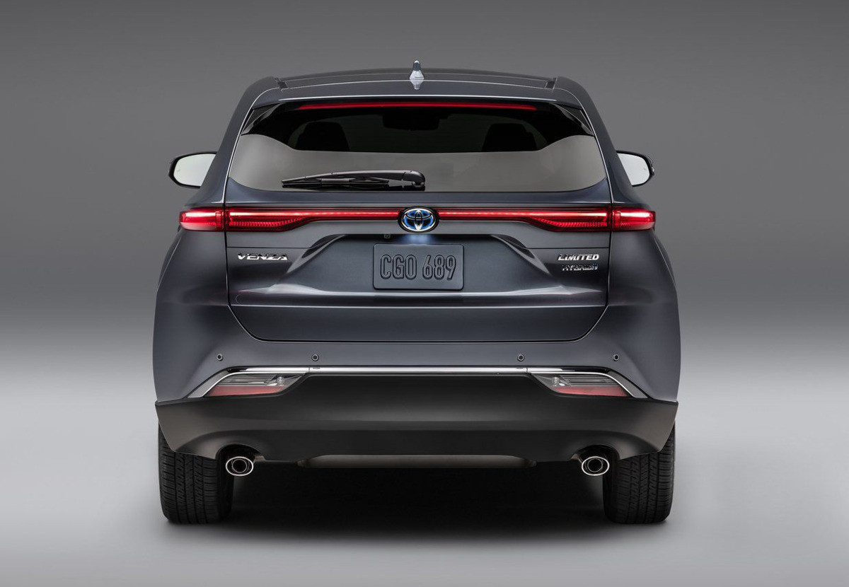 Đuôi xe Toyota Venza 2020 đơn giản và tinh tế