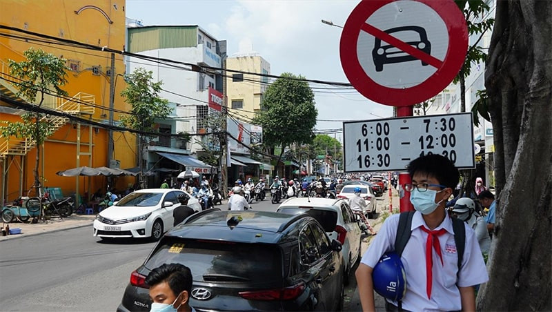 Đánh Giá Toyota Sienna 2022: Xe MPV 7 Chỗ Rộng Rãi và Tiện Nghi